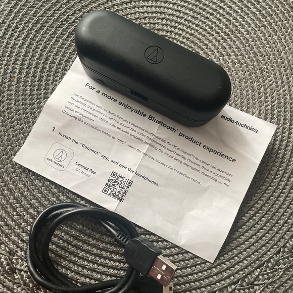 Audio Technica Full Wireless Bluetooth Earphone ATH-CKR7TW-BK - Picture 2 of 5